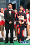《不戴戒指》劇組出場 主演山田孝之帥氣亮相