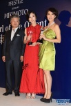官恩娜等出席時尚活動 周汶锜露美背美腿搶鏡
