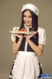 Angelababy香港开咖啡店 穿可爱女仆装拍海报