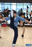 黎明忙于为演唱会彩排 辛苦练舞只为满足歌迷