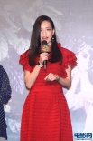 舒淇性感红色洋装俏皮亮相 主演金马影展开幕片