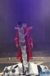王力宏开坦克“火力”开唱 尽秀乐器十八般武艺
