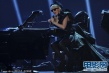 LadyGaGa豪放車旁表演 爆乳摟設(shè)計(jì)師香艷誘惑