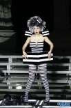 《東成西就2011》黃奕雷過GaGa 爆乳大跳機(jī)械舞