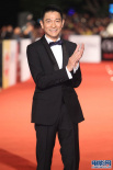 “天王”劉德華出席金馬獎(jiǎng) 黑色西裝展熟男魅力