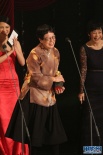许鞍华喜获金马最佳导演奖 与张艾嘉相拥而泣