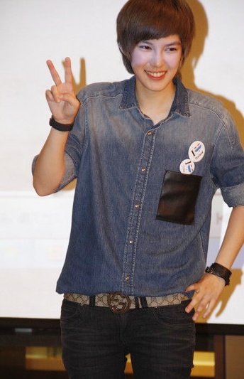 凭借影片《想爱就爱》在中国大热的泰国明星tina,日前到沪