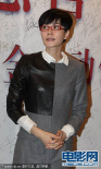 王菲亮相慈善晚宴 扮文藝女青年變表情帝