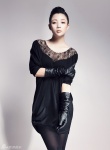 殷桃拍时尚写真穿黑丝秀美腿 举手投足彰显自信