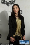 李小璐透视短裙看婚纱秀 黄圣依中性装扮气场足