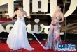 孙菲菲当众被踩裙摆露肉色内衣 无奈哆嗦离场