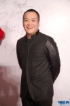 宁浩携《黄金大劫案》剧组亮相 拍卖金砖献爱心