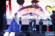 成龙与“先心”患儿互动 献爱心令全场观众动容