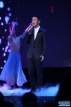 黄晓明献歌《飞跃的心》 深情演绎感动全场