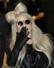 Lady GaGa將帶新男友見父母 提早過圣誕送香吻