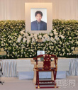 已故導(dǎo)演森田芳光舉行葬禮 松山健一等百人悼唁