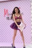 關(guān)穎秀內(nèi)衣不怕冷還討冰塊 爆乳秀32C好身材吸睛