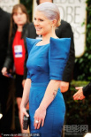 凯莉·奥斯本鱼尾蓝裙华丽亮相 童颜白发气场足