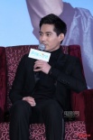 《天生一對(duì)》上海首映 ELLA、周渝民打情罵俏