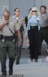 林赛·罗翰听证会上情绪稳定 上围激增大秀性感