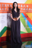 范冰冰紫色长裙优雅亮相大学生电影节红毯