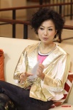 鄭秀文金色潮衣出鏡 稱暫不打算與許志安結(jié)婚