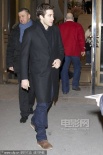 第62届柏林影节将开幕 评审团成员为影迷签名