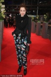 洛丽塔随意范亮相红毯 碎花裤子显身材臃肿