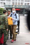 “闪兵大队长”明道休学入伍 称很期待军营生活