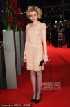 “蓬松妹”紅毯玩吸睛 朱莉婭·加納爆炸頭亮相