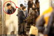李亚鹏忙工作电话讲不停 友人全程陪护照看李嫣