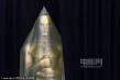 工作人員緊張鋪紅毯 小金人抵現(xiàn)場將揭神秘面紗