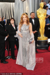 奥斯卡红毯星光熠熠 莉·汤普森银色披肩优雅