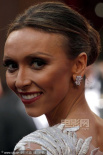女星Giuliana Rencic踏紅毯 花朵紗裙盡顯美背