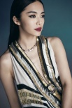 姚晨登封面小露事業(yè)線 歷經(jīng)沉淀展現(xiàn)大女人氣質(zhì)