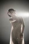 陳數(shù)曝性感寫真 聚光燈下朦朧薄紗彰顯傲人曲線