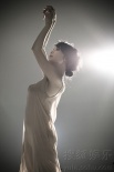 陳數(shù)曝性感寫真 聚光燈下朦朧薄紗彰顯傲人曲線