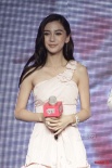 Angelababy攜羅志祥撈金心情好 嘟嘴賣萌樣樣全