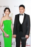 刘青云携爱妻甜蜜亮相 郭蔼明翠绿礼服亮翻全场
