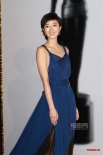 桂綸鎂明艷藍(lán)裙甜美亮相 精致妝容盡顯靚麗青春
