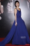 桂纶镁明艳蓝裙甜美亮相 精致妆容尽显靓丽青春