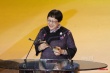 许鞍华凭《桃姐》获最佳导演奖 激动拥抱陈可辛
