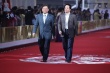 吴思远西装革履亮相 不服老穿紫色衬衫玩小清新