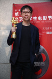《星空》导演林书宇获评委会大奖 书生气捧奖杯