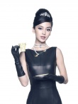 AngelaBaby新店开张拍宣传照 变“2012版赫本”