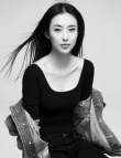 兽兽翟凌曝清新写真 低胸装秀白嫩双峰笑容甜美