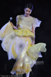 王菲大連演唱會依舊道三聲謝 連向歌迷可愛撒嬌