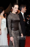 电影“吸血鬼”首映 女主演穿蛇皮纹裙狂野亮相