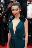 女明星性感亮相戛纳影节红毯 镜头前比拼气场