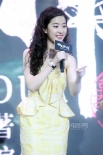 劉亦菲往日清純不再 泡面頭配低胸裝宛如村姑